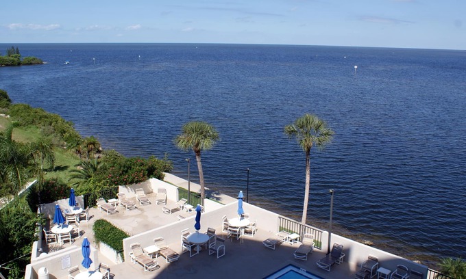 Hudson Condo | SUMMER SALE THRU 9/30! CORNER UNIT- 1400 SQUARE FEET! 2 BALCONIES! GULF VIEWS!