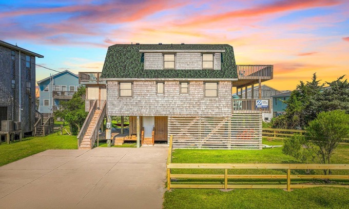Avon House | SUMMER SAVINGS - Soundside Dog Friendly Home w/Private Saltwater Pool & Hot Tub
