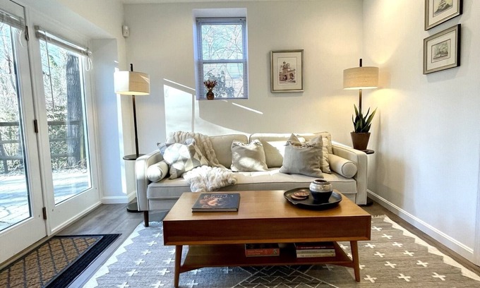 Annapolis House | Summer Special in Annapolis! Pristine, Peaceful, Walkable 1B/1B Apt. Sleeps 4.