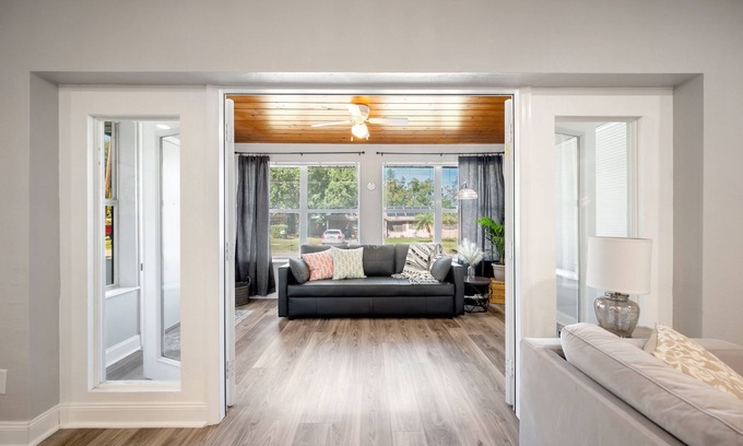 Winter Haven House | Summer Specials! Pet Friendly, 7 Beds, Family Oasis