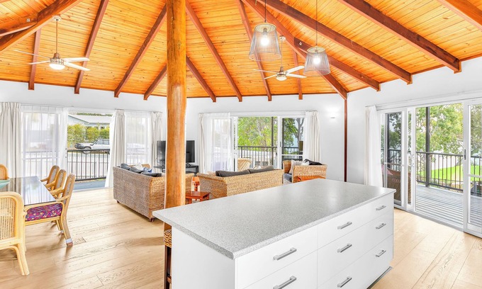 Hideaway Bay House | Summer Vibes all year round!