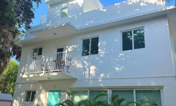 Wabasso Beach House | Summerplace Beach House 3 bed + Office house with Private Beach Access, WiFi, AC