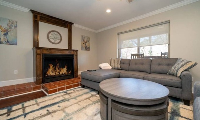 Avinger House | Summit House: Lake O' the Pines