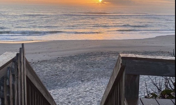 Averill Farms House | Sun and citrus Oasis steps to the beach and a private pier for sunsets🌅💫🍊