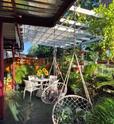 Santa Cruz Bed & Breakfast | Sun and Shade Apartment