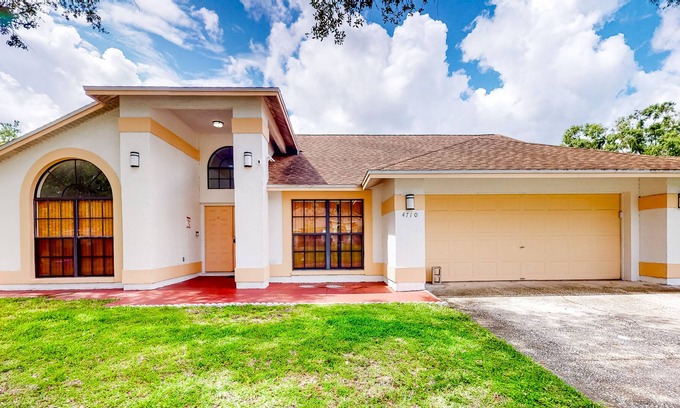 Stonehedge House | Sun Beam House | House in Tampa located in Carrollwood Village
