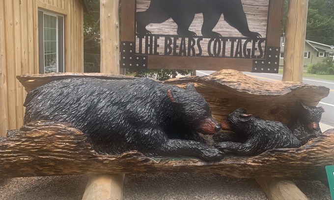 Inlet Cabin | Sun Bear Cabin at The Bears Cottages