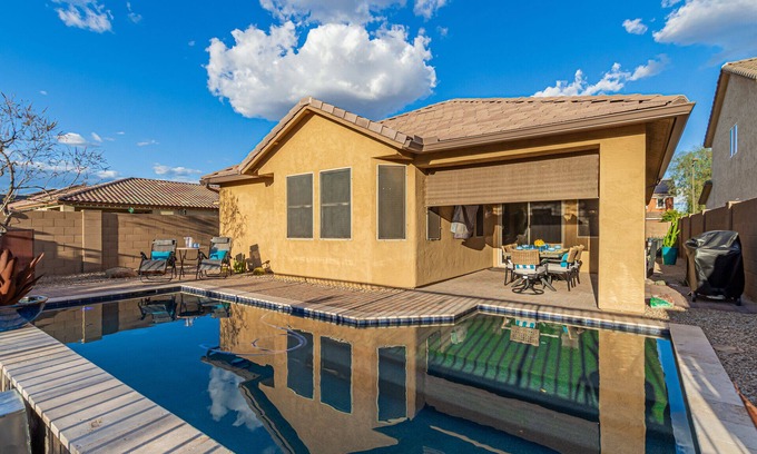 Sun City House | Sun City Heated Pool Home! Peaceful, Sleeps 8, Office!