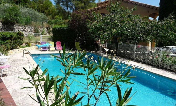 Auriol Cottage | Sun Cypress - In the shade of the cherry tree