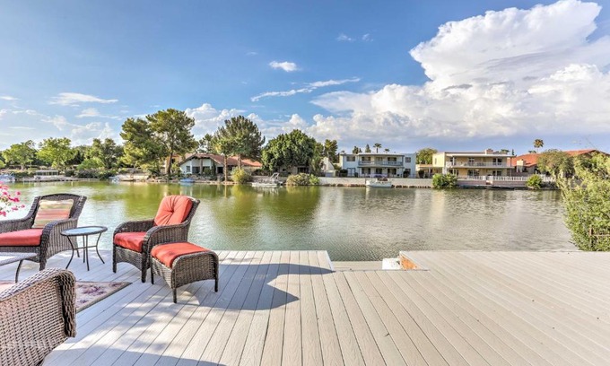 The Lakes House | Sun Deck, Hot Tub and Kayak Lakefront Tempe House