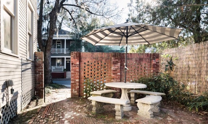 Midtown Condo | Sun Drenched Suite In Starland District