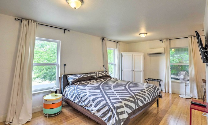 Govalle Apartment | Sun-Lit Studio ~ 2 Mi to Downtown Austin!