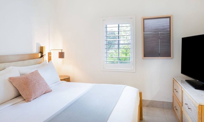 Islamorada House | Sun, Sand, and Relaxation Awaits! Ocean View Accommodation w/Private Patio!