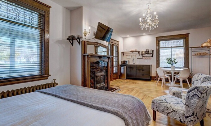 Lunenburg Apartment | Sun Suite Cozy Getaway for 2 Lunenburg