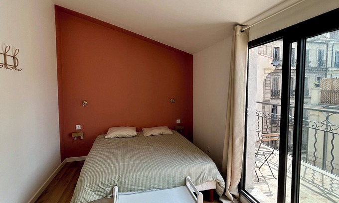 Saint-Charles Apartment | Sunbathing