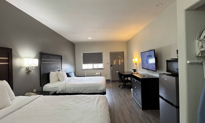 Pleasanton Hotel | Sunbridge Inn and Suites