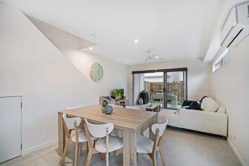 Mount Coolum Apartment | Suncoast Beach Drive Townhouses