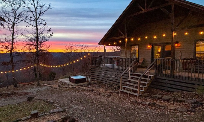 Mountainburg Cabin | Sundance Cabin - Private Ozark Mountain Retreat - hot tub & valley views!