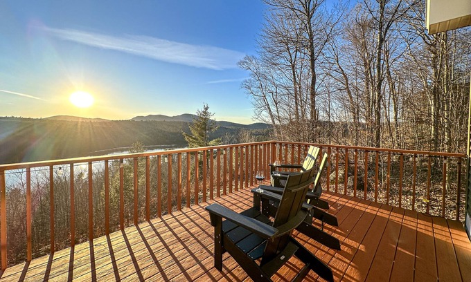 Bryant Pond House | Sunday River House~HTub~Firepit~Wood Stove~Gondola~Move Rm~Amazing Views~Dogs Ok