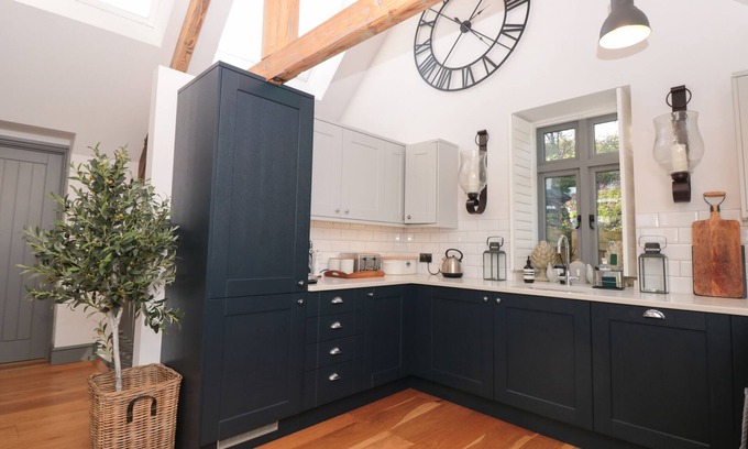 Dittisham Cottage | SUNDAY SCHOOL, family friendly, with open fire in Dittisham