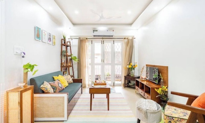 Saunta Vaddo Apartment | SundeckAvenue! 1BHK Luxury Apartment with pool Gym and WiFi