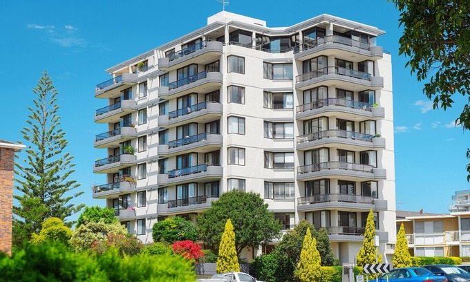 Port Macquarie Apartment | Sundial 202 - Two bedroom unit close to town with air-conditioner