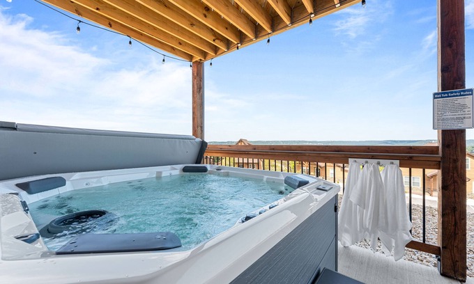 Kimberling City Cabin | Sundowner Lodge with Lake View close to SDC and Branson