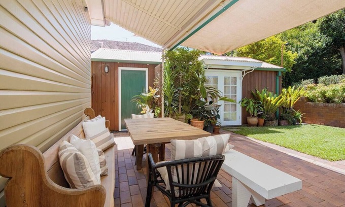 Highfields House | Sunfields Garden Hideaway between Beaches and CBD