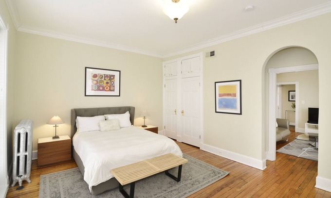 Georgetown Apartment | Sunfilled Georgetown Penthouse Apartment In Classic Townhouse