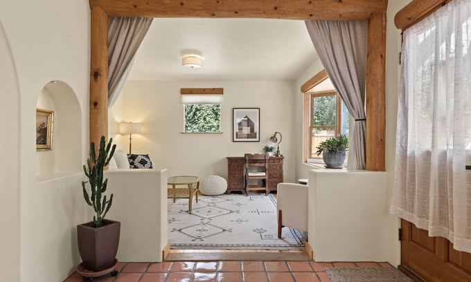 Carbondale House | Sunflower House | Historic Gem Steps from Main St.