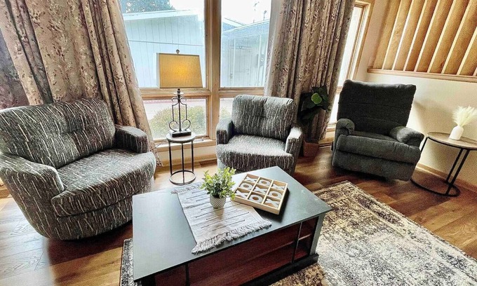 Hutchinson House | Sunflower Retreat