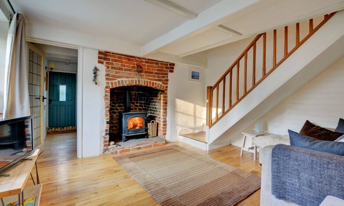 Southrepps House | Sunhaven Cottage - Two Bedroom House, Sleeps 3