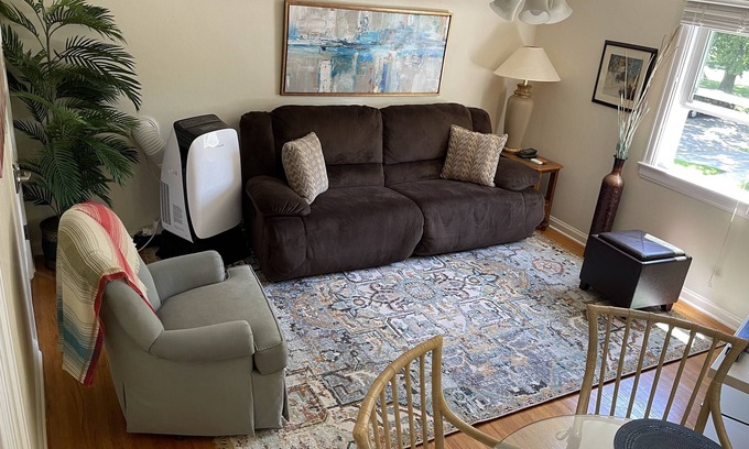 Cedar Falls House | Sunlight Splendor Suite at Twin Oaks by the Trails - Upstairs Apartment in Home