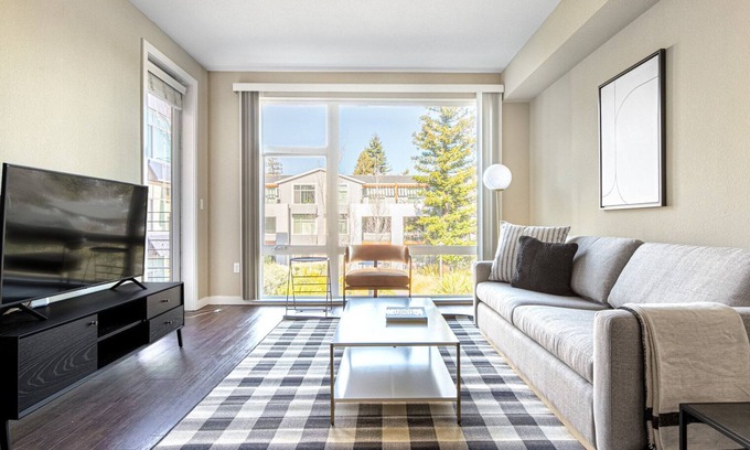 Mountain View Apartment | Sunlit Mountain View 2BR w/Pool, Gym, BBQ, by Blueground