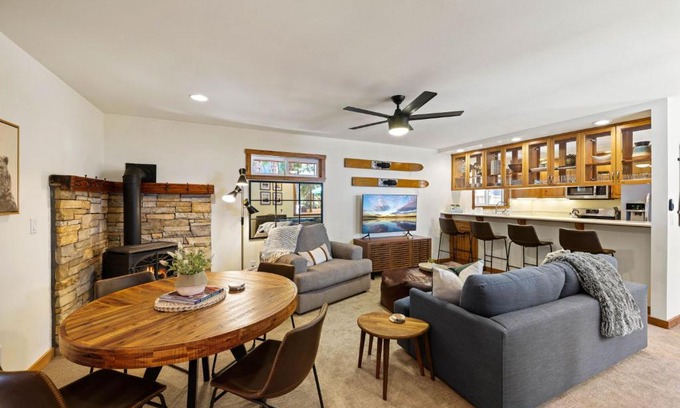 Sunnyside House | Sunlit Pines by Tahoe Getaways - 2BR in Tahoe Park w Hot Tub, Fenced Yard & Pet Friendly!