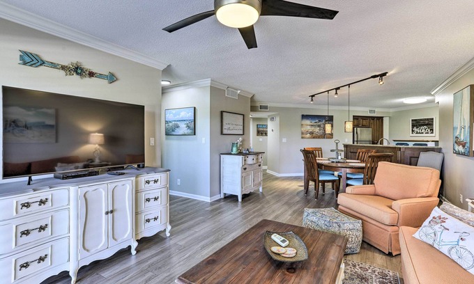 Isla del Sol Condo | Sunlit St Petersburg Condo w/Community Pool