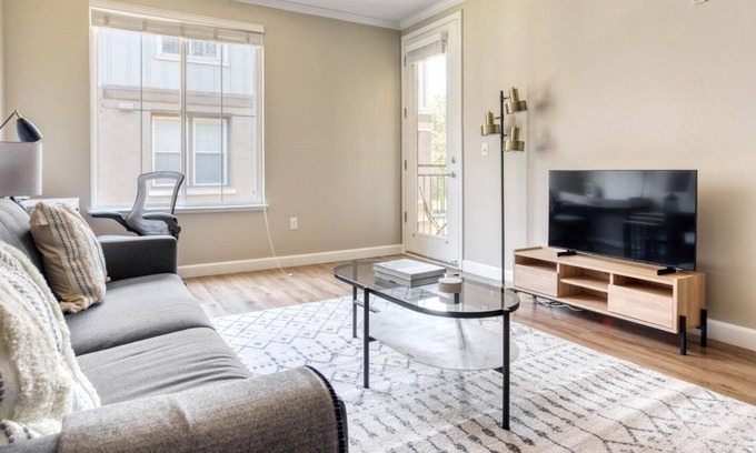 Walnut Creek Apartment | Sunlit Walnut Creek 1BR w/ Gym & W/D, near FB & Google, by Blueground