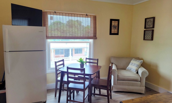 Esperanza Apartment | Sunny 1 bedroom in Esperanza close to everything