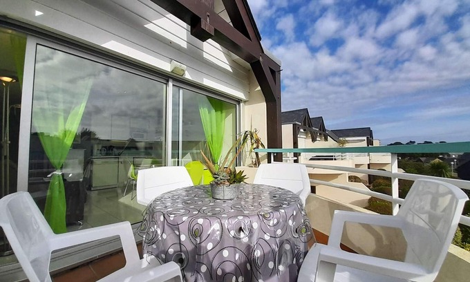 Carnac Apartment | Sunny 2-Room Apartment near Carnac Beaches, Sleeps 4, Parking Included