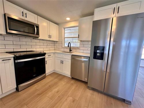 New Port Richey House | Sunny 2BR Getaway Near Beaches