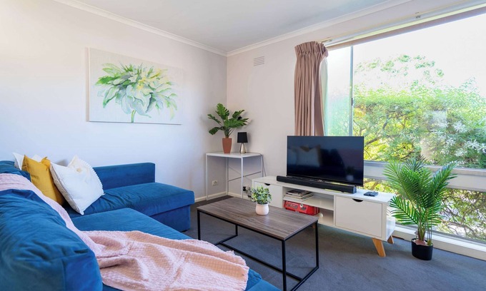 Highton Apartment | Sunny 2BR Home in Highton – Easy Geelong Access