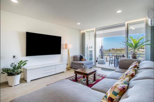 Patio Apartment | Sunny 3-Bedroom Apartment