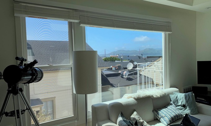 Cow Hollow Apartment | Sunny 3 Bedroom -Best San Francisco Neighborhood-Roofdeck w. Epic Views