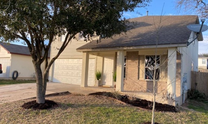 Austin House | Sunny 4brm/2.5bath home near Tesla