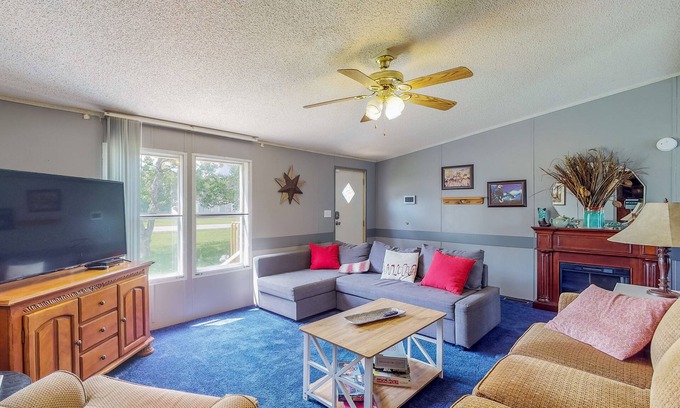 Alvin House | Sunny Acreage - Prime Location Home with Beautiful Yard & Recent Renovations