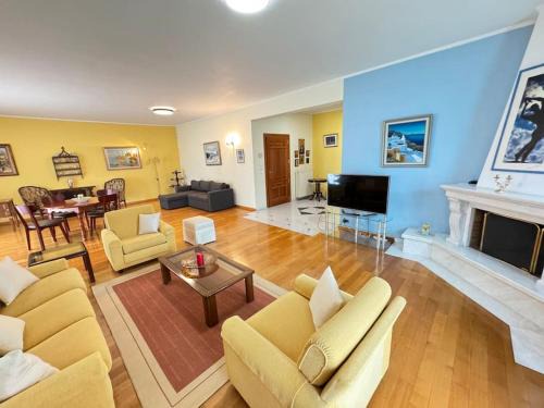 Trikala Apartment | Sunny and Spacious Luxury House