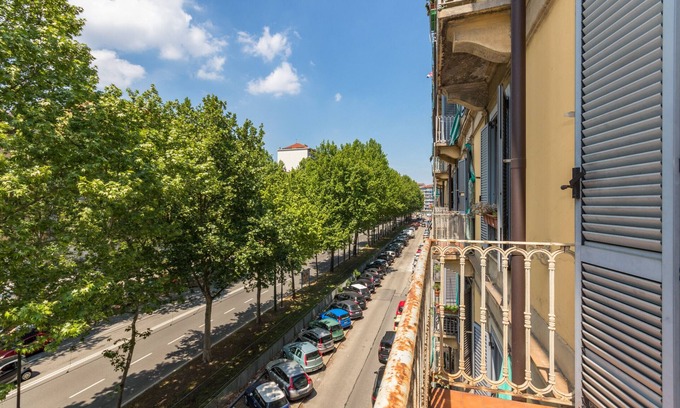 Vanchiglietta Apartment | Sunny Apartment by Wonderful Italy