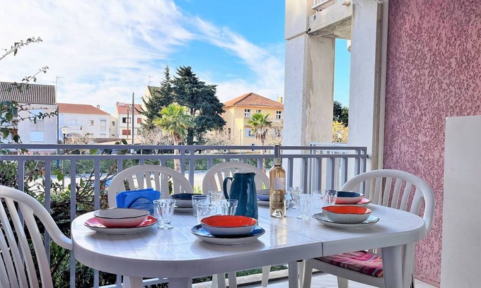 Cavaliere Beach Apartment | Sunny Apartment with Terrace, 100m from Beach - 6 Sleeps, Parking, WiFi, Baby Kit