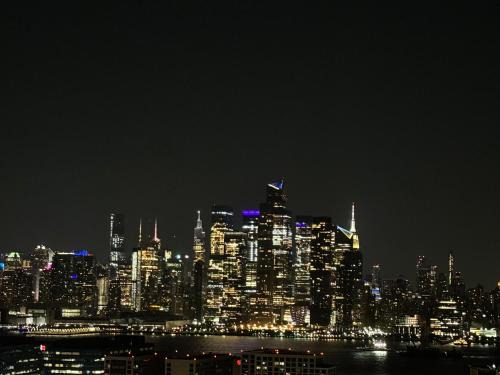 The Heights House | Sunny Apt by the park Mins away from midtown New York