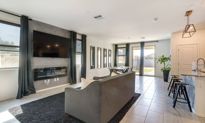 Glendale House | Sunny Arizona Escape w/Patio, Grill & Fireplace!